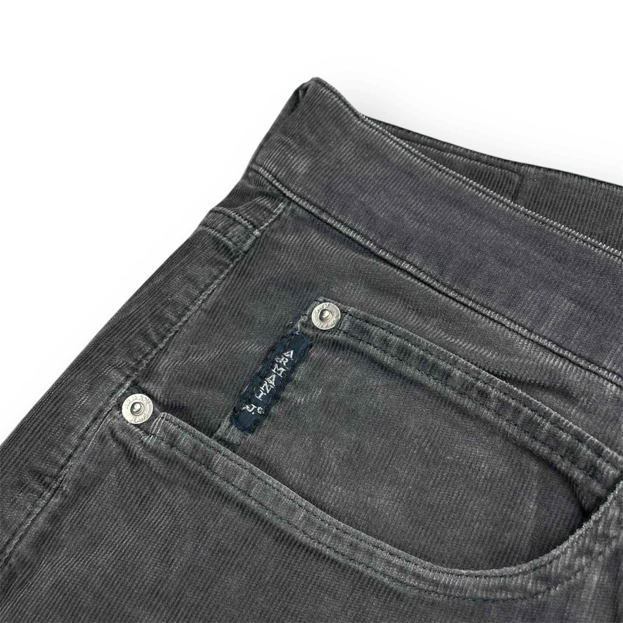 Armani Cordhose (38)