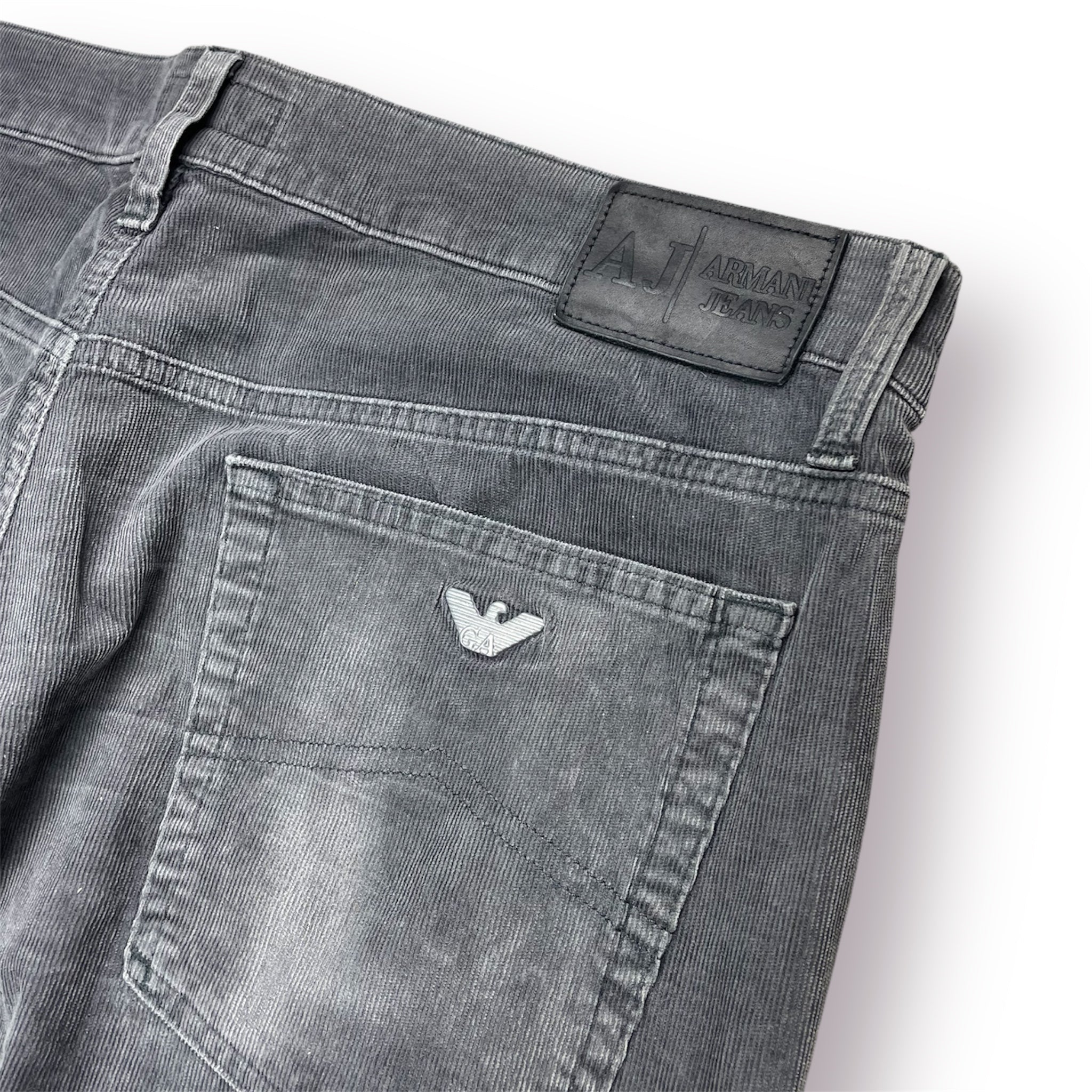 Armani Cordhose (38)